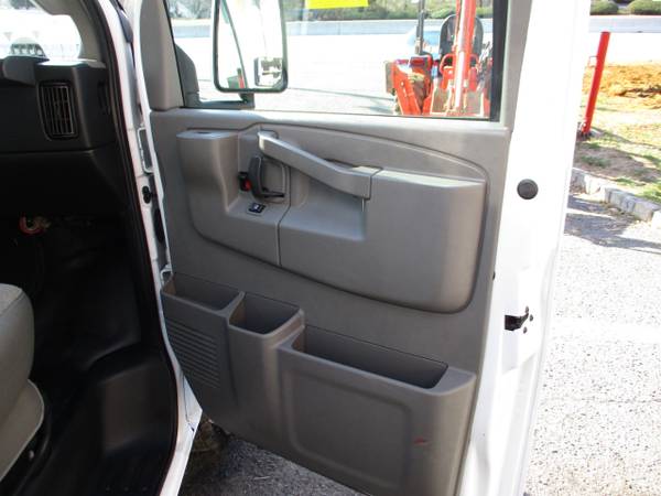 2017 GMC Savana Commercial Cutaway 3500, 139 12 FOOT BOX TRUCK for sale in South Amboy, PA – photo 24