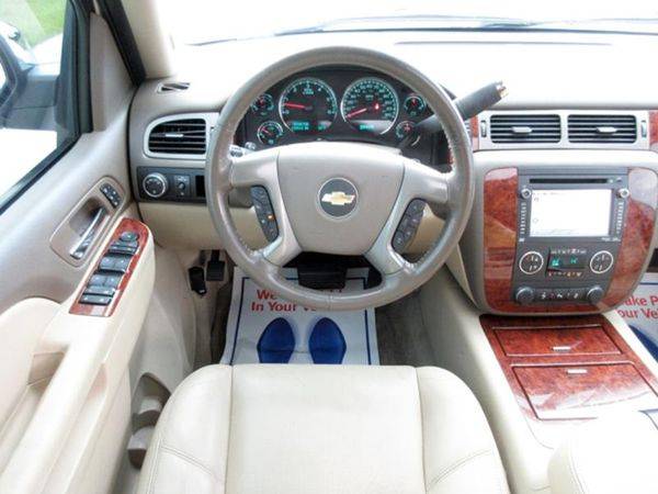 2013 Chevrolet Chevy Suburban LTZ 1500 4x2 4dr SUV Se Habla Espaol for sale in Fort Myers, FL – photo 12