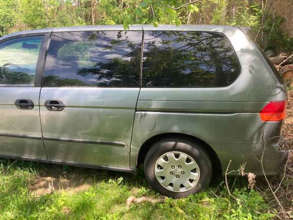 Needs tow bad transmission 2000 Honda odyssey clean for sale in Windsor Mill, MD – photo 3