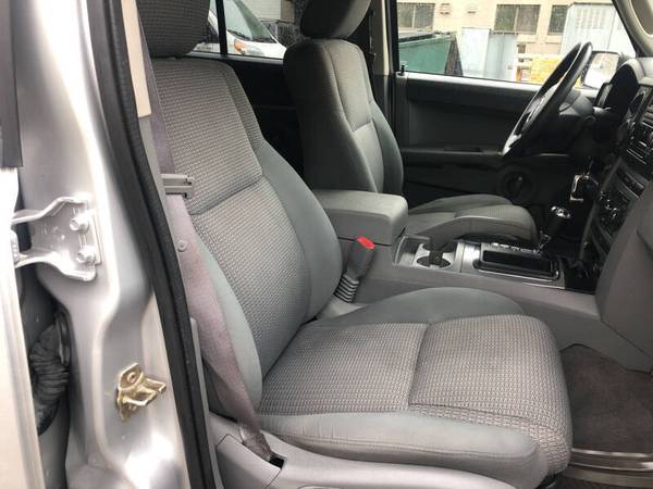 2007 Jeep Commander Sport ONLY 110K MILES 7 PASSANGER - cars & for sale in Danbury, NY – photo 20