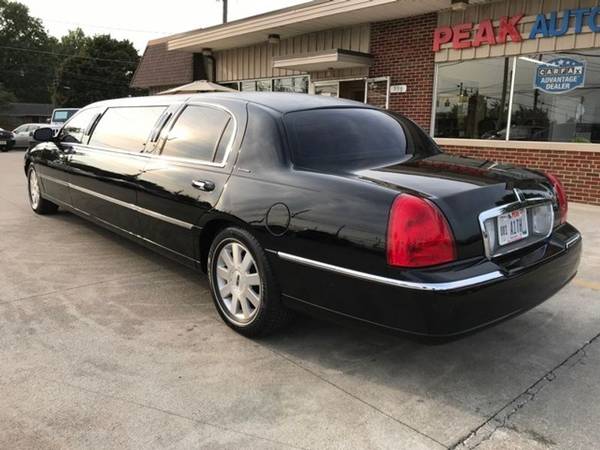 2003 *Lincoln* *Town* *Car* *Executive* - cars & trucks - by dealer... for sale in Medina, OH – photo 13