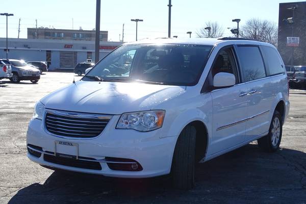 2016 Chrysler Town and Country Touring Mobility van Bright White for sale in Skokie, IL – photo 8