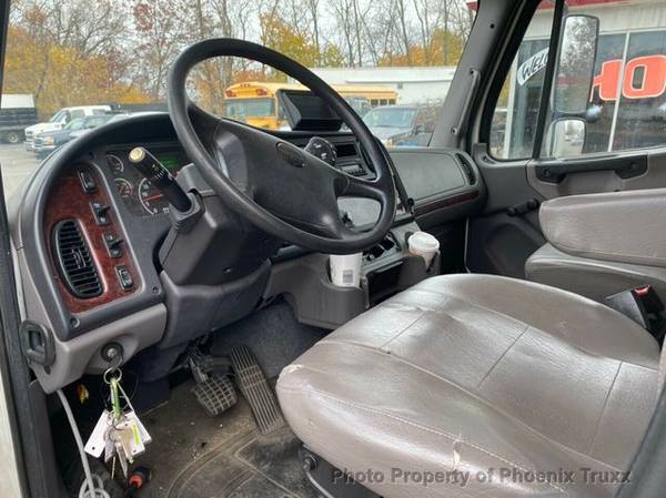 2016 Freightliner M2 3trk box truck with liftgate ! for sale in south amboy, NJ – photo 9