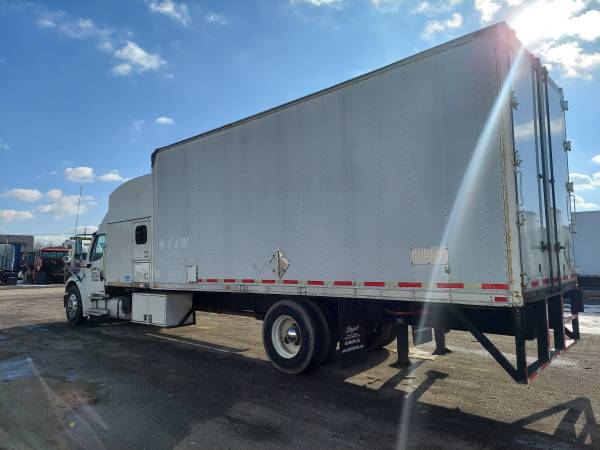 2007 freightliner straight box truck for sale in Dearborn Heights, MI – photo 3