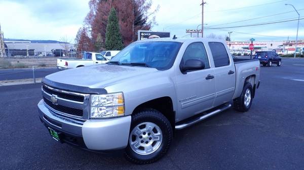 2009 Chevrolet 1500 4WD Crew Cab LT ! 1 OWNER ! - cars & trucks - by... for sale in Medford, OR – photo 2
