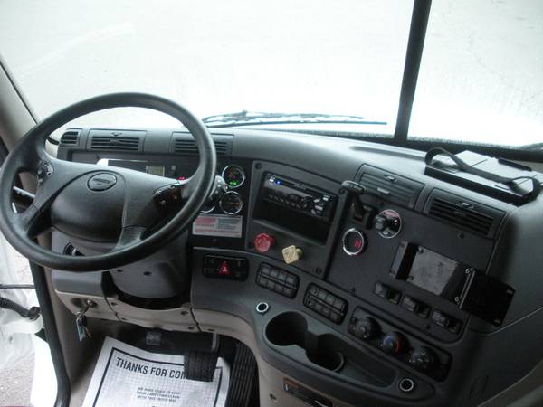 2014 & 2015 Freightliner Cascadia for sale in Lavergne, WI – photo 8