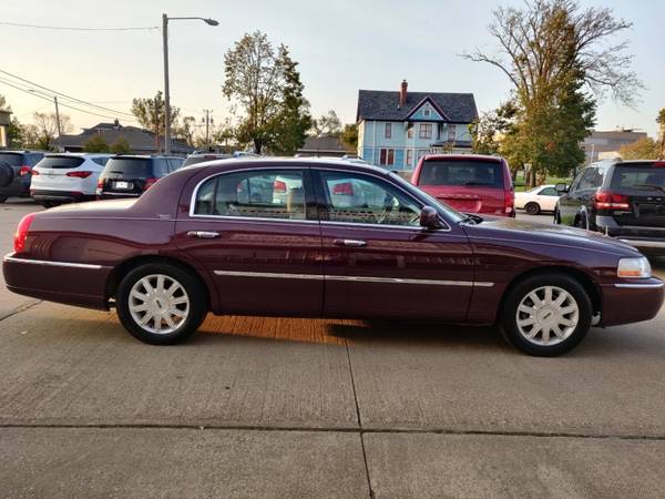 2006 LINCOLN TOWN CAR SIGNATURE LIMITED - cars & trucks - by dealer... for sale in Cedar Rapids, IA – photo 12
