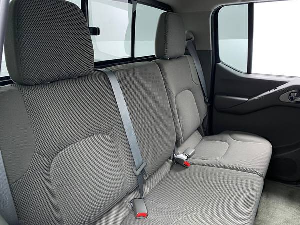 2017 Nissan Frontier Crew Cab SV Pickup 4D 5 ft pickup Gray -... for sale in Park Ridge, IL – photo 19