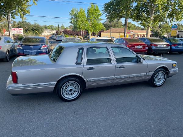 1997 Lincoln Town Car Signature Sedan 1 OWNER/CLEAN CARFAX for sale in Citrus Heights, CA – photo 6