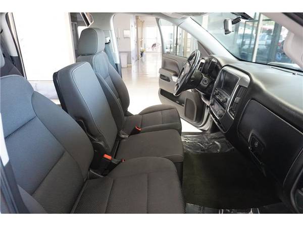 2017 Chevrolet Chevy Silverado 1500 Crew Cab 4x4! 6 5 ft bed! Clean! for sale in Sacramento, NV – photo 19