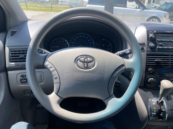 2009 Toyota Sienna LE 7 Passenger ONE Owner NO accidents CLEAN 194k for sale in Auburn, IN – photo 3
