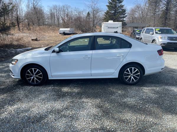 2017 VW JETTA SE, 5 SPEED, SUNROOF, HEATED SEATS, WARRANTY - cars & for sale in Mount Pocono, PA – photo 8