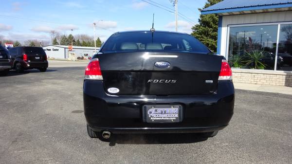 2011 Ford Focus 4dr Sdn SEL - - by dealer - vehicle for sale in Seymour, WI – photo 4