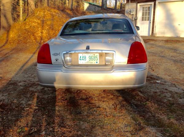 2007 Lincoln Town Car - cars & trucks - by owner - vehicle... for sale in Hebron, NH – photo 3