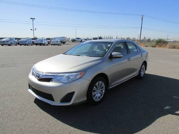 **** 2014 Toyota Camry LE Sedan 4D **** ) - cars & trucks - by... for sale in Modesto, CA – photo 2