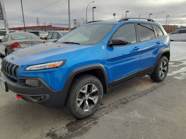 2017 Jeep Cherokee Trailhawk - - by dealer - vehicle for sale in International Falls, MN – photo 2
