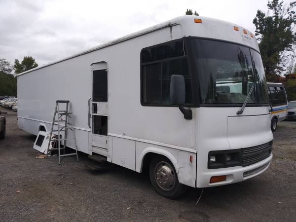 36' Mobile Recording studio or classroomWinnebago only 23k miles for sale in Clayton, NJ – photo 2