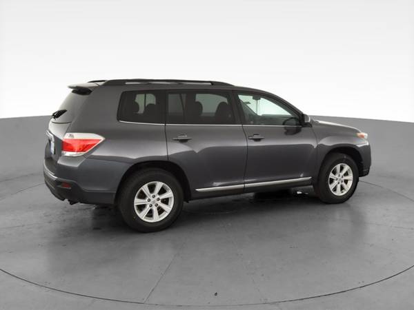 2013 Toyota Highlander Plus Sport Utility 4D suv Gray - FINANCE... for sale in Easton, PA – photo 12