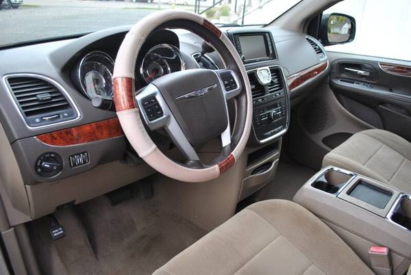 2012 CHRYSLER TOWN & COUNTRY TOURING REAR ENTERTAINMENT STOW N GO... for sale in Flushing, MI – photo 16