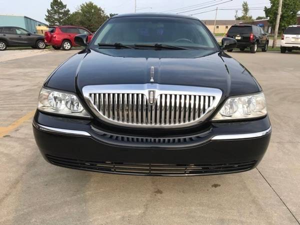 2003 *Lincoln* *Town* *Car* *Executive* - cars & trucks - by dealer... for sale in Medina, OH – photo 4