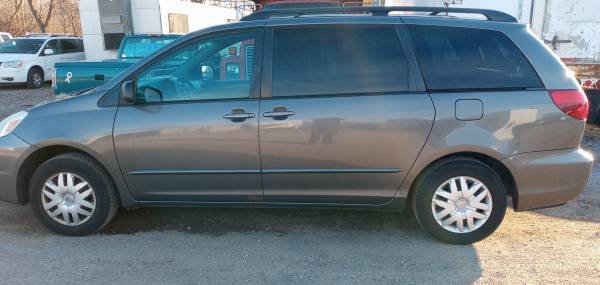 Toyota Sienna 2005 - cars & trucks - by owner - vehicle automotive... for sale in Riverdale, IL – photo 6
