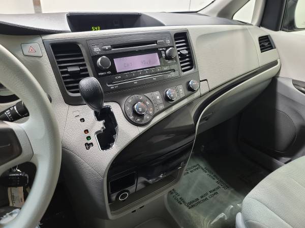 2014 Toyota Sienna L! 7 Passenger! New Tires! New Frnt Brakes! for sale in Suamico, WI – photo 18