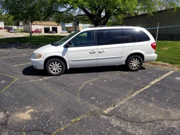 2001 Chrysler Town & Country for sale in Wichita, KS – photo 2