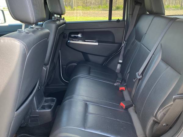 2009 Jeep Liberty Limited 4X4 with only 129, 000 miles 8250 - cars & for sale in Chesterfield Indiana, IN – photo 10