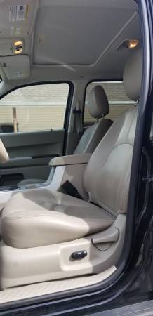 2008 Mercury Mariner 4 brand new tires leather beautiful condition for sale in Cumming, GA – photo 12