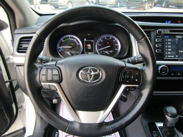 2018 *Toyota* *Highlander* *Hybrid XLE V6 AWD* - cars & trucks - by... for sale in Council Bluffs, NE – photo 13
