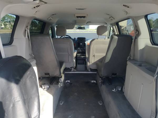 Handicap van - 2008 Chrysler Town & Country - - by for sale in Melbourne , FL – photo 3