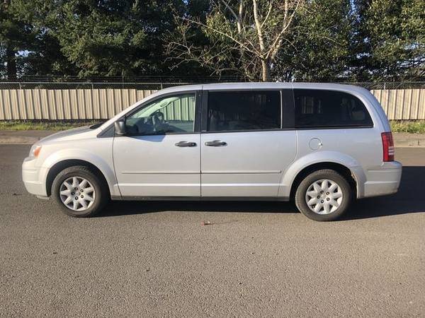 2008 Chrysler Town & Country - Financing Available! - cars & trucks... for sale in Portland, OR – photo 3