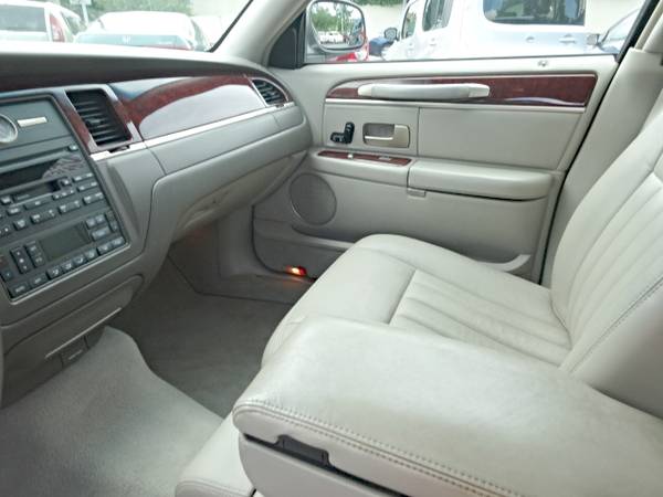 2004 LINCOLN TOWN CAR- V8 - RWD - 4DR LUXURY SEDAN- 99K MILES!! $4,200 for sale in largo, FL – photo 15