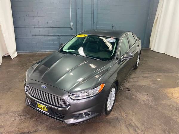 2015 Ford Fusion SE sedan GREY - cars & trucks - by dealer - vehicle... for sale in Merrillville, IL – photo 2