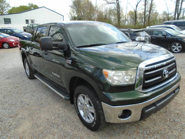 2011 Toyota Tundra CREW-MAX 4x4 5 7L 145k ( NO RUST ) - cars & for sale in Hickory, IN – photo 3
