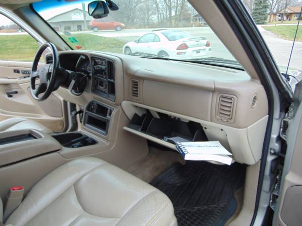 2004 CHEVY TAHOE LT 3RDROW 4DR 4X4 DVD V8 MOONROOF XCLEAN RUNS NEW... for sale in Union Grove, WI – photo 15