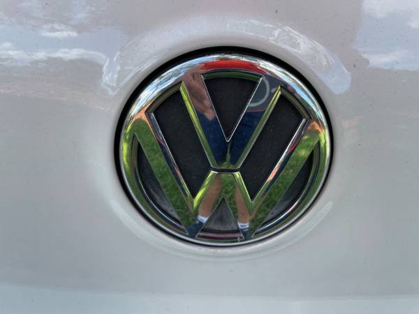 2014 Volkswagen Golf 2.0L TDI w/Tech Package 4 Door - cars & trucks... for sale in Lake Park, FL – photo 19