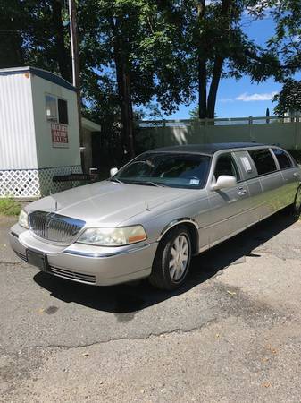 2004 Lincoln Federal 6 Door 24 hour Limousine - cars & trucks - by... for sale in Ogdensburg, NJ – photo 2