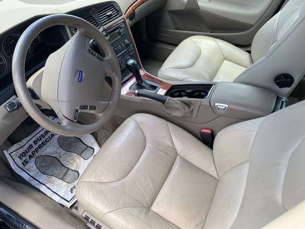 2005 Volvo V70 - LOW MILES - CLEAN CAR - cars & trucks - by dealer -... for sale in Lockport, IL – photo 5