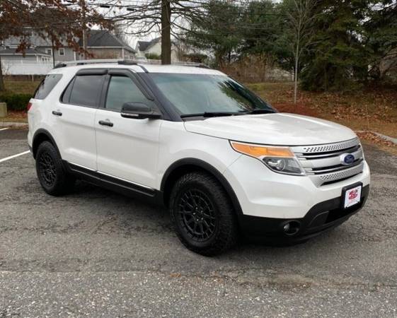 2011 Ford Explorer XLT AWD 4dr SUV EVERYONE IS APPROVED! - cars &... for sale in Salem, MA – photo 2