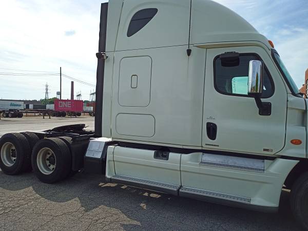 Freightliner Cascadia - cars & trucks - by owner - vehicle... for sale in Cleveland, OH – photo 6