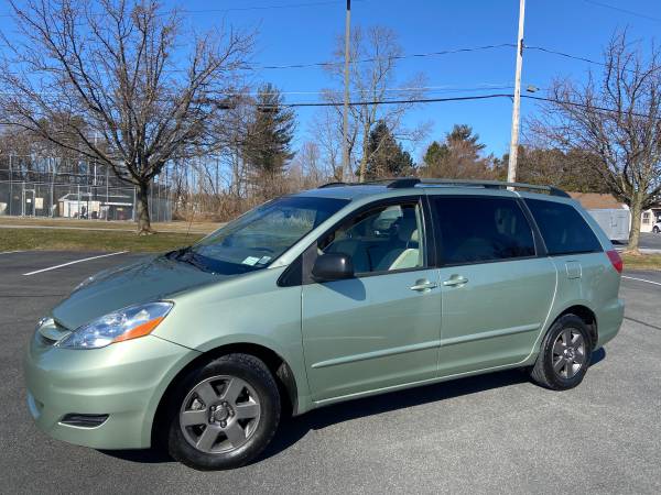 Toyota Sienna 3rd row for sale in Schenectady, NY – photo 4