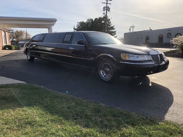 2000 Lincoln Town Car Limousine - cars & trucks - by owner - vehicle... for sale in Depew, NY – photo 3