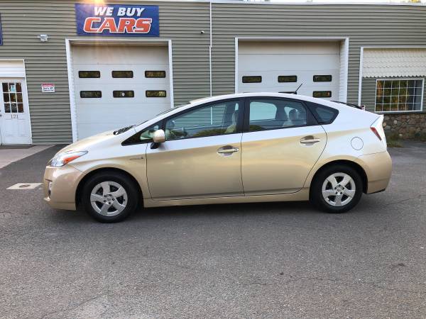 ✔ 2010 Toyota Prius ☀ Bluetooth ☀ One Owner ☀ - cars & trucks - by... for sale in Bethany, CT – photo 2