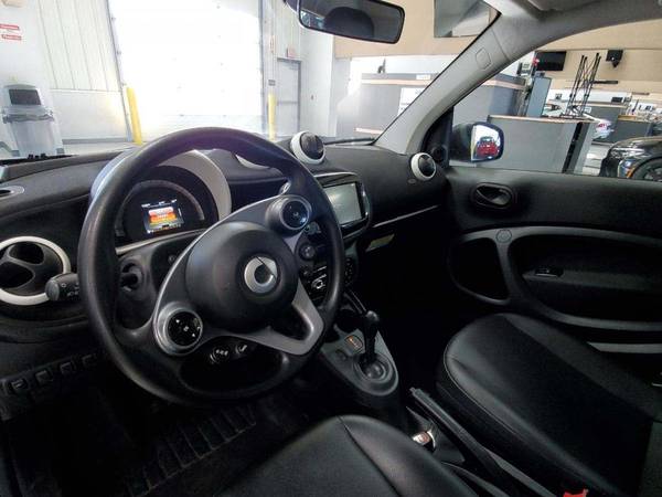2017 smart fortwo Proxy Hatchback Coupe 2D coupe Silver - FINANCE -... for sale in Park Ridge, IL – photo 22