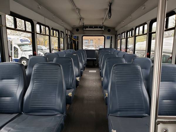 2009 Chevy C5500 30 Passenger Shuttle Bus w/ Handicap Wheelchair... for sale in skokie, IN – photo 3
