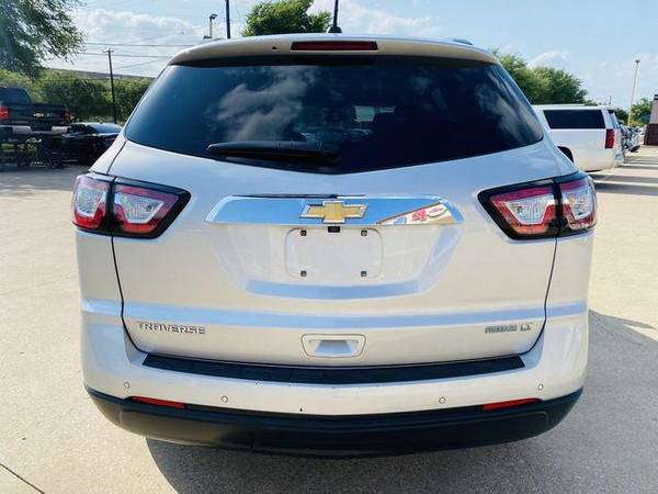 2017 Chevrolet Chevy Traverse LT Sport Utility 4D ESPANOL ACCEPTAMOS for sale in Arlington, TX – photo 5
