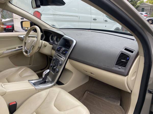 2013 Volvo XC60 AWD panoramic roof loaded for sale in Brooklyn, NY – photo 18