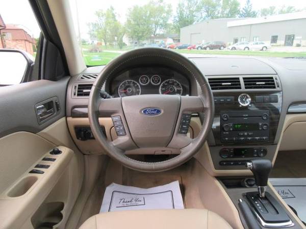 2006 Ford Fusion V6 SEL - cars & trucks - by dealer - vehicle... for sale in Marion, IA – photo 16