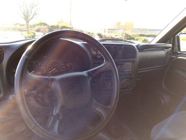 2000 Chevrolet S10 Extended Cab Pickup Vancouver, WA - cars & trucks... for sale in Vancouver, OR – photo 10
